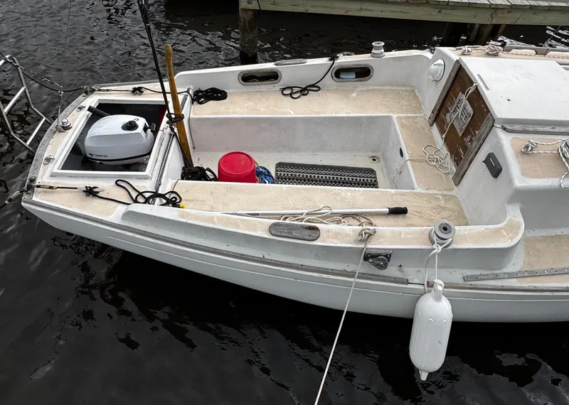 Slide: The Image of 1982 Alberg 22 - 12