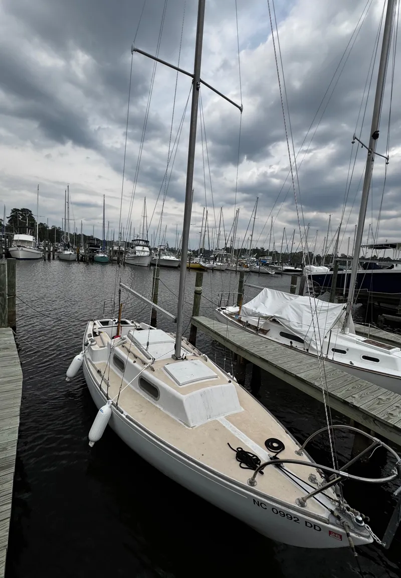 Slide: The Image of 1982 Alberg 22 - 16