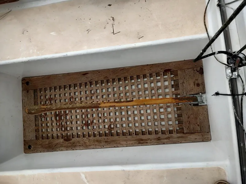 Slide: The Image of 1982 Alberg 22 - 18