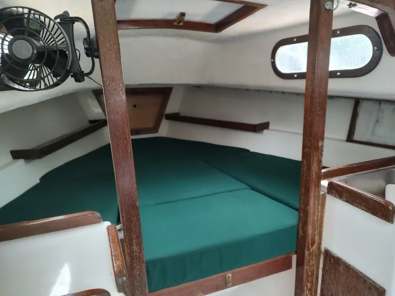 Slide: The Image of 1982 Alberg 22 - 19