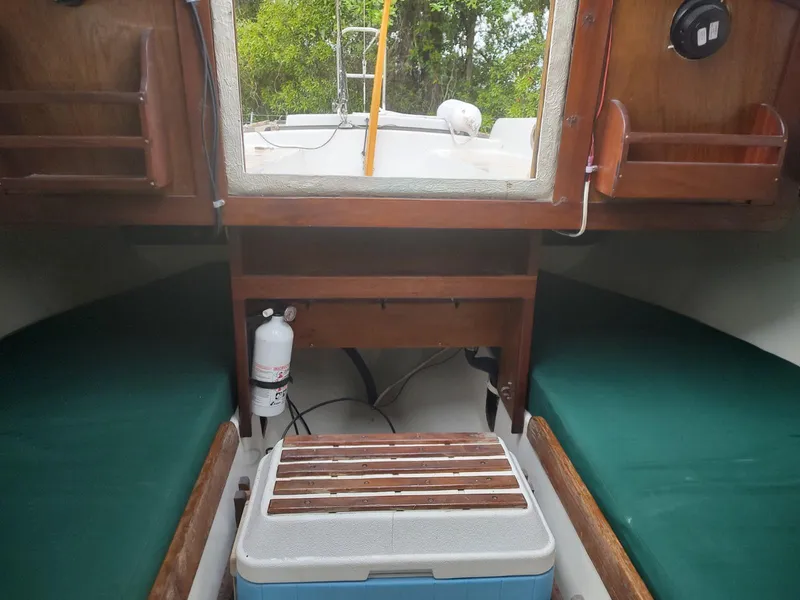 Slide: The Image of 1982 Alberg 22 - 20