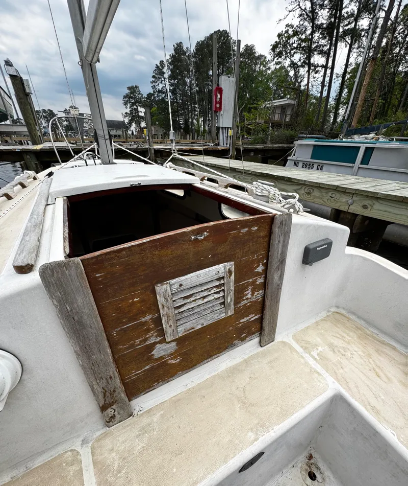 Slide: The Image of 1982 Alberg 22 - 22