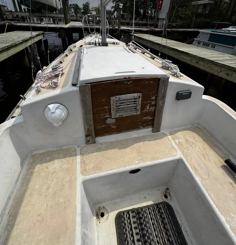 Slide: The Image of 1982 Alberg 22 - 23