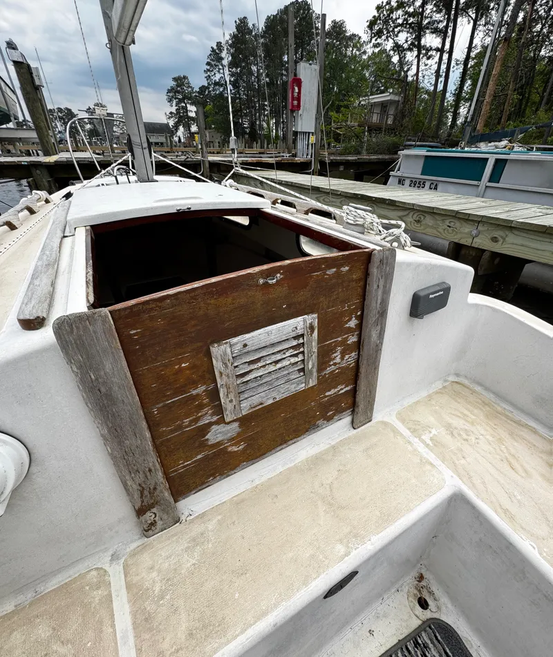 Slide: The Image of 1982 Alberg 22 - 25