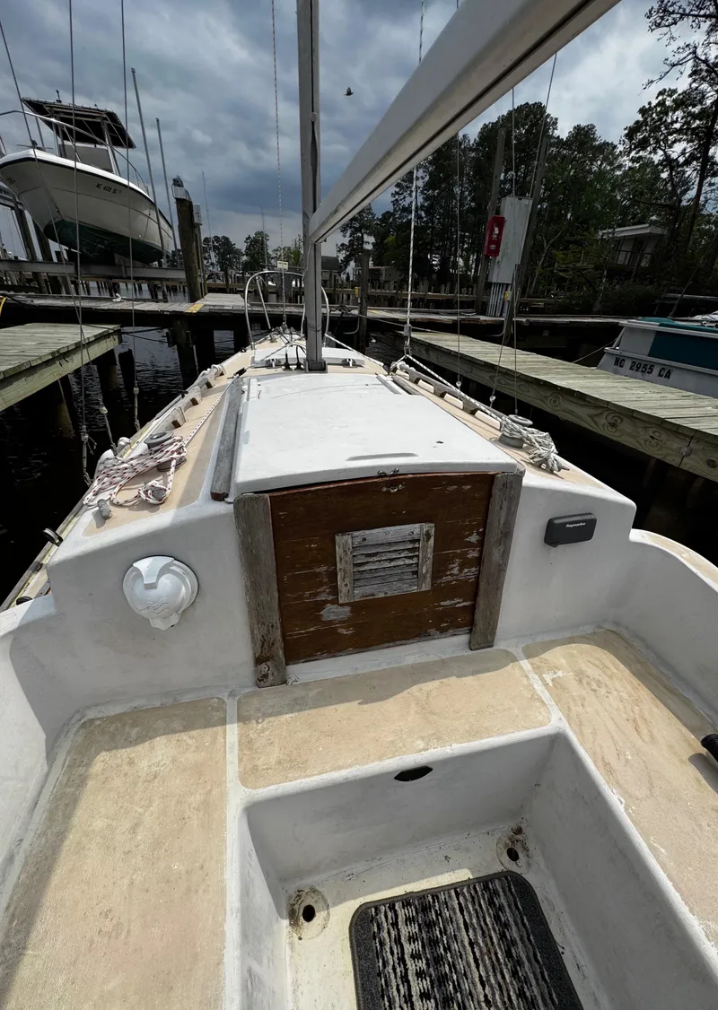 Slide: The Image of 1982 Alberg 22 - 29