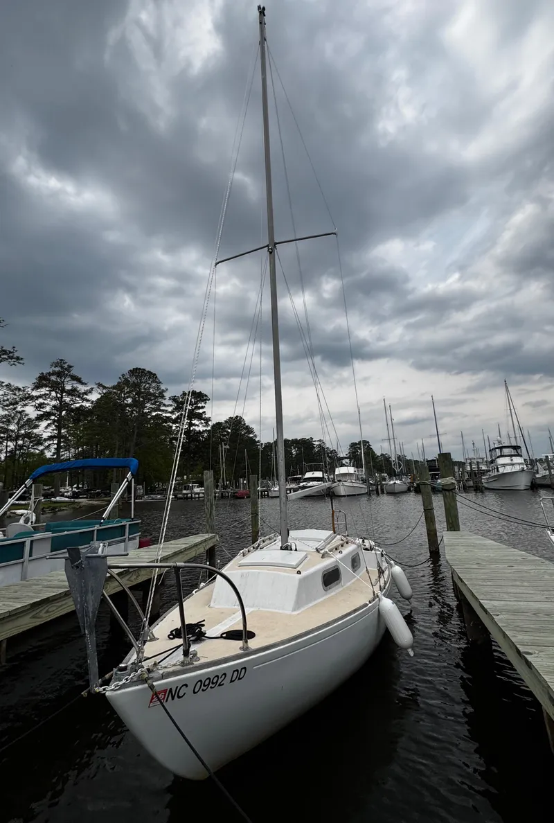 Slide: The Image of 1982 Alberg 22 - 3