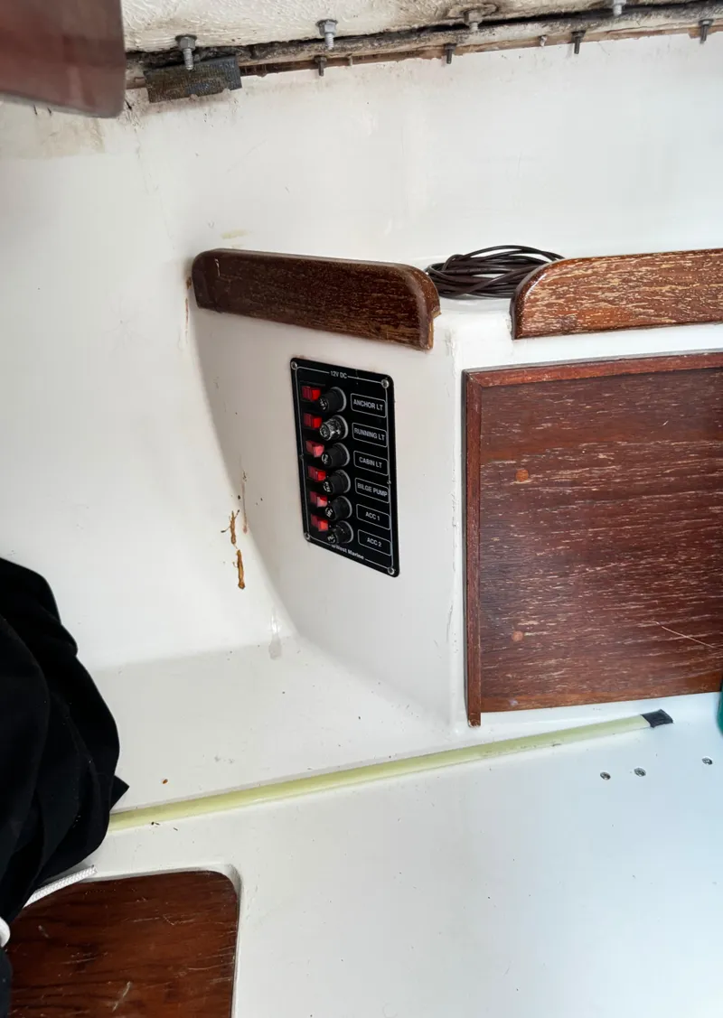 Slide: The Image of 1982 Alberg 22 - 31