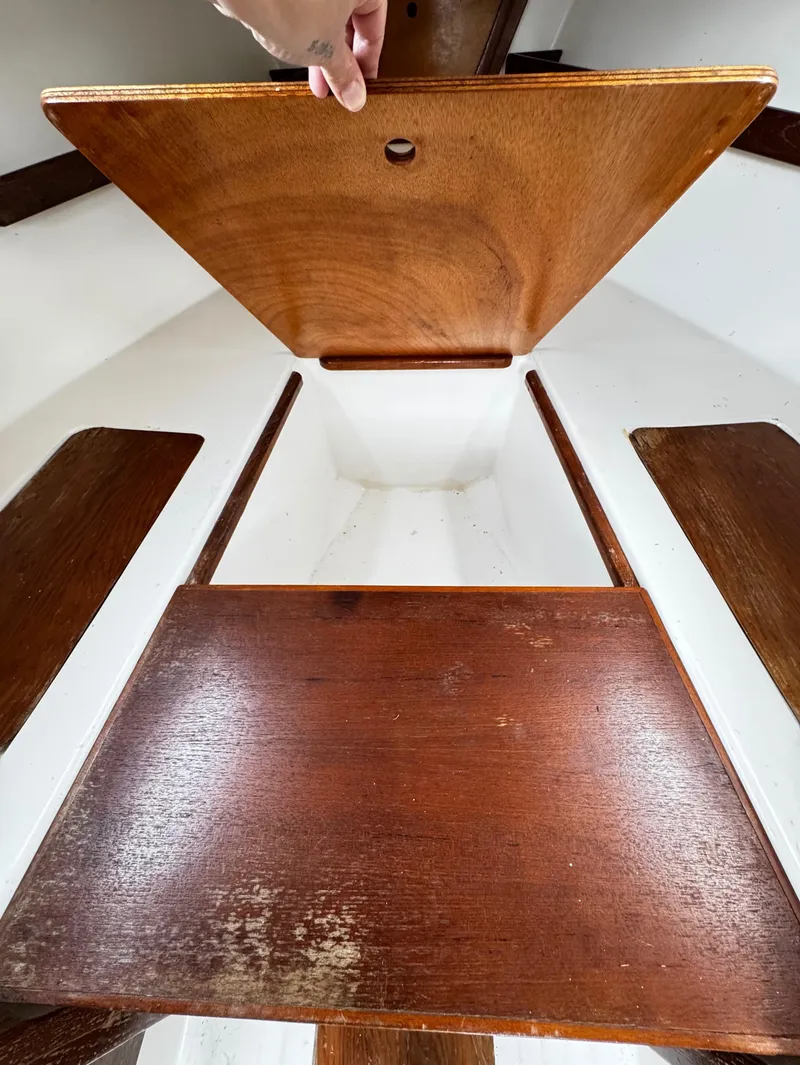 Slide: The Image of 1982 Alberg 22 - 38