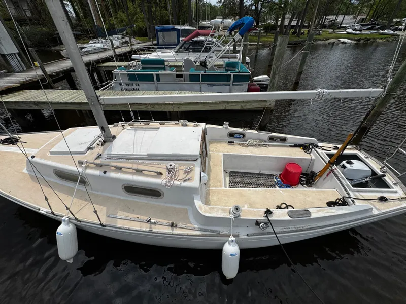 Slide: The Image of 1982 Alberg 22 - 4