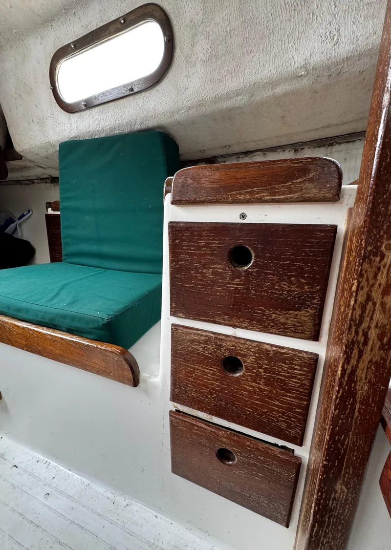 Slide: The Image of 1982 Alberg 22 - 41