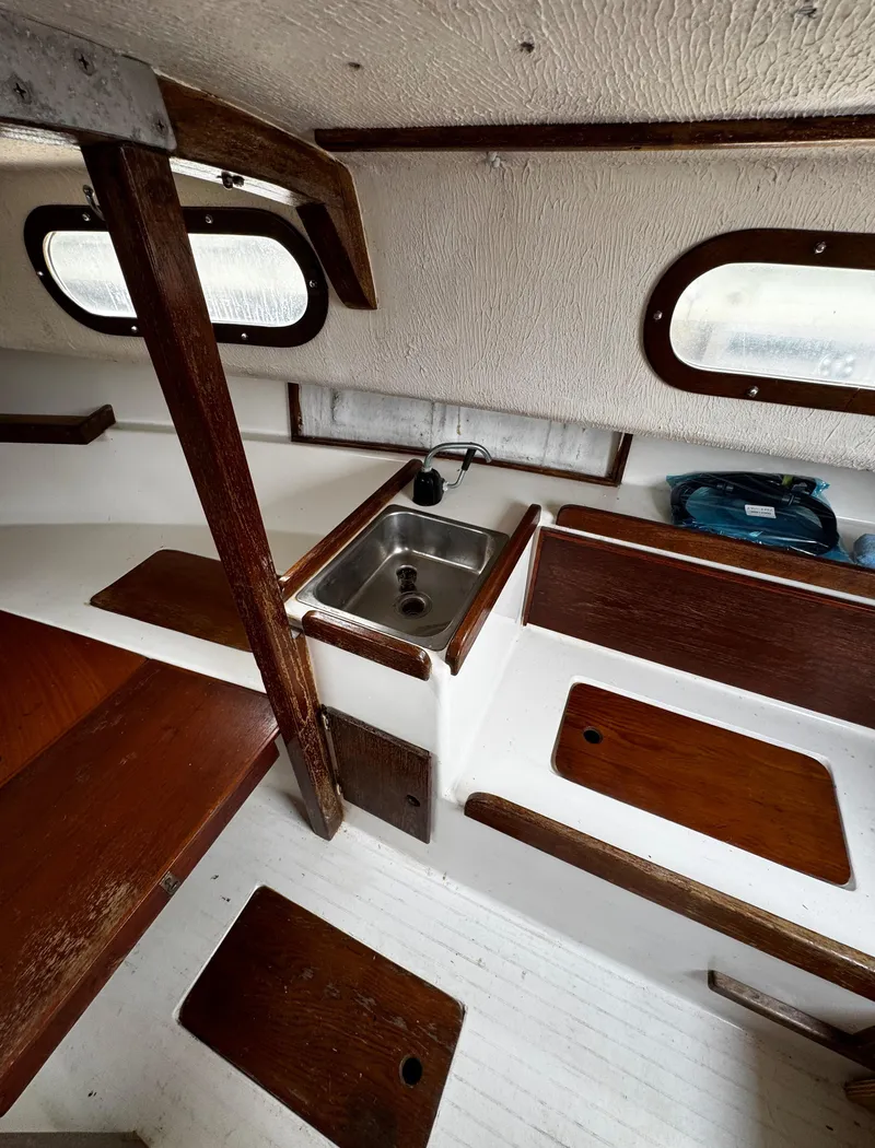 Slide: The Image of 1982 Alberg 22 - 43