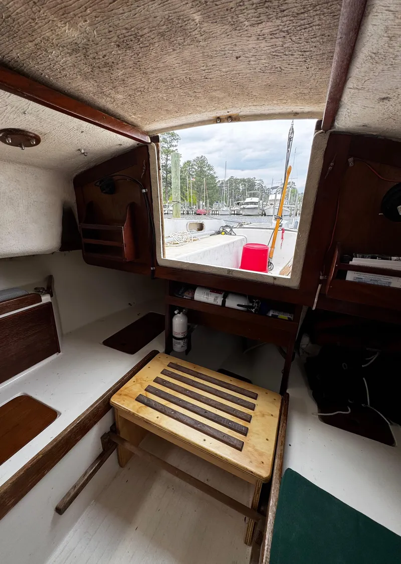 Slide: The Image of 1982 Alberg 22 - 44