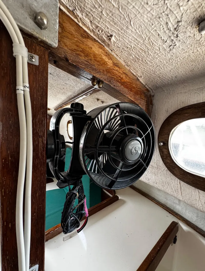 Slide: The Image of 1982 Alberg 22 - 46