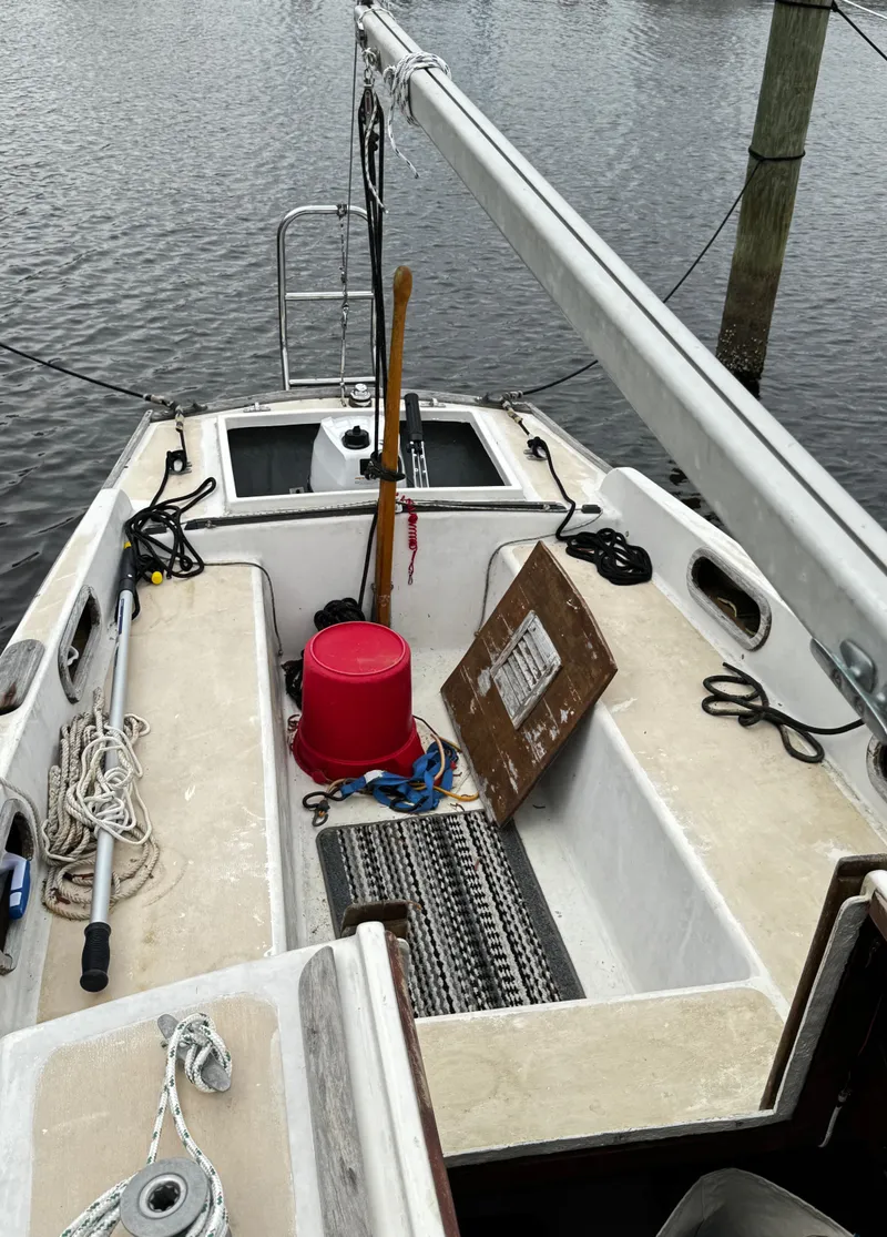 Slide: The Image of 1982 Alberg 22 - 48