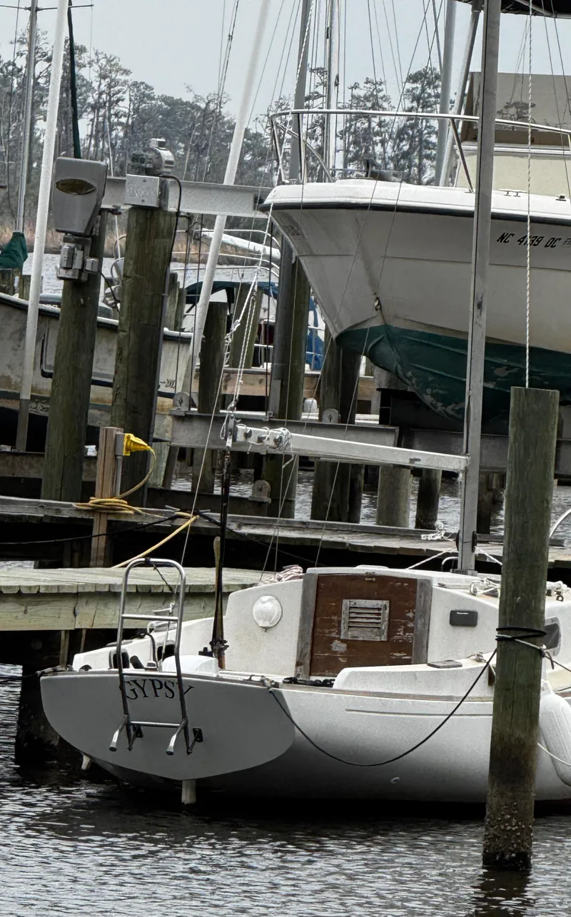 Slide: The Image of 1982 Alberg 22 - 5