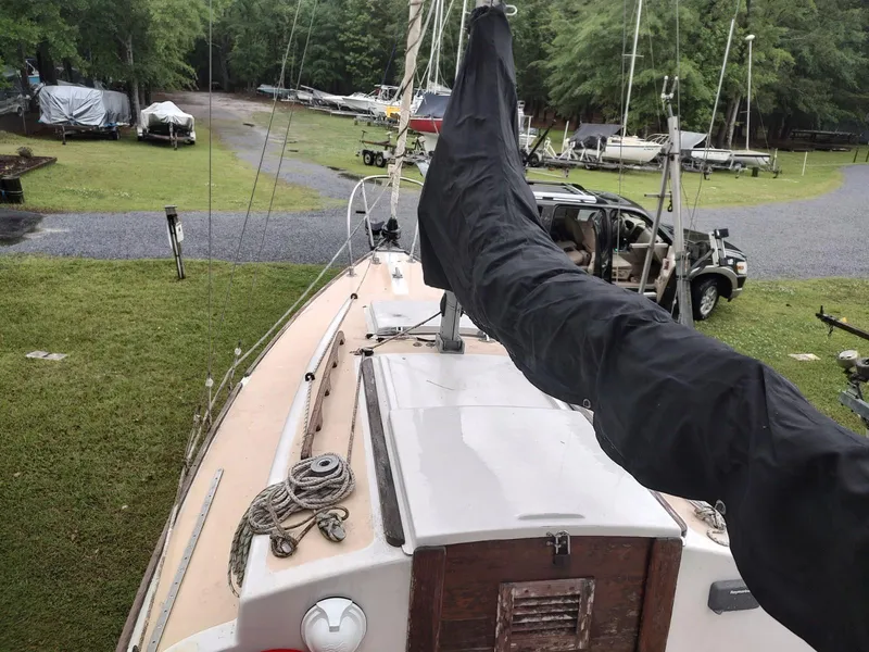 Slide: The Image of 1982 Alberg 22 - 6