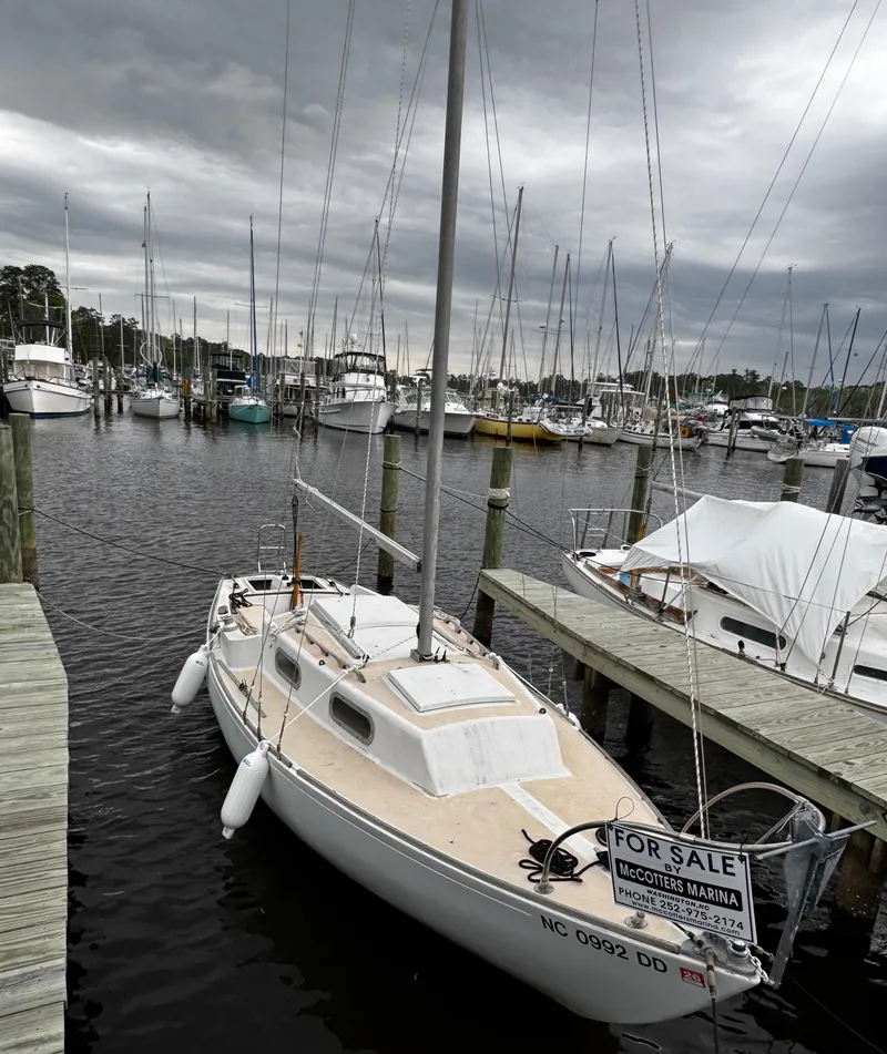 Slide: The Image of 1982 Alberg 22 - 8