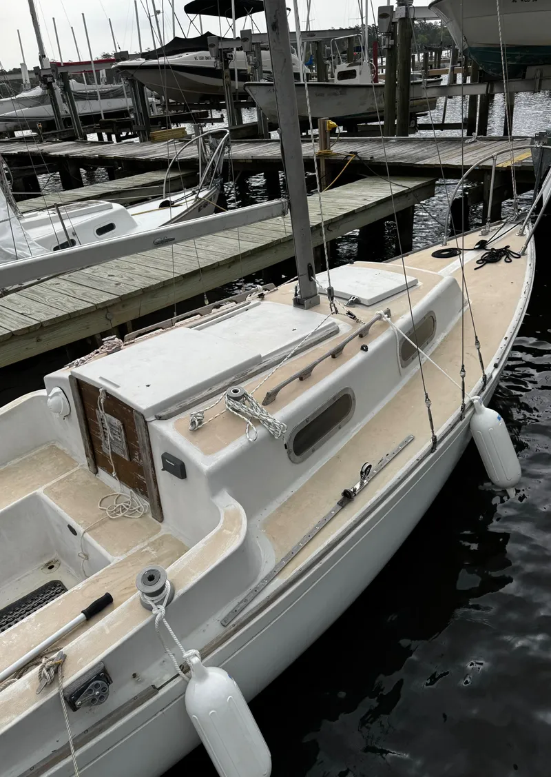 Slide: The Image of 1982 Alberg 22 - 9