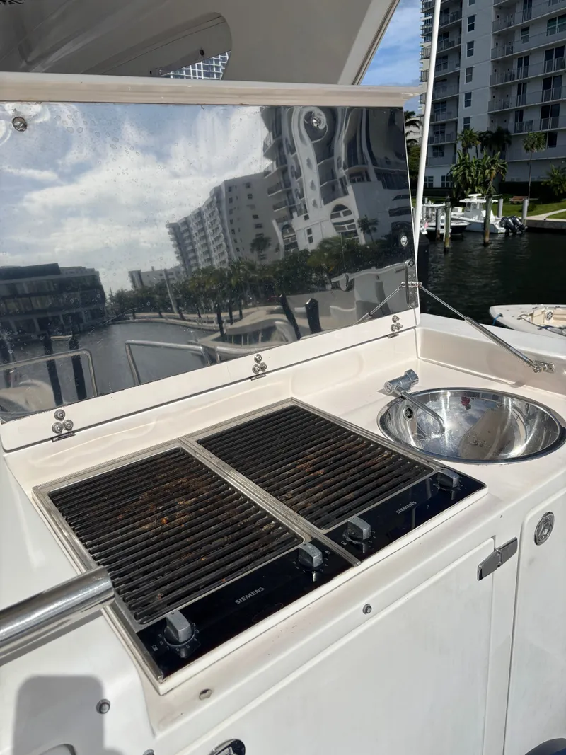 Slide: The Image of Outdoor grill and sink on Horizon Vision 74 yacht, 2009 model, with cityscape reflection. - 11