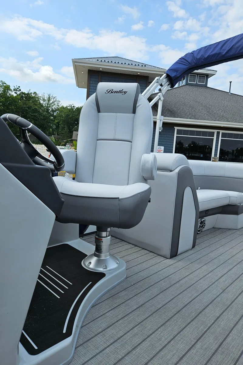 Slide: The Image of 2024 Bentley Pontoons Elite 220 Admiral boat interior with captain's chair and seating. - 15