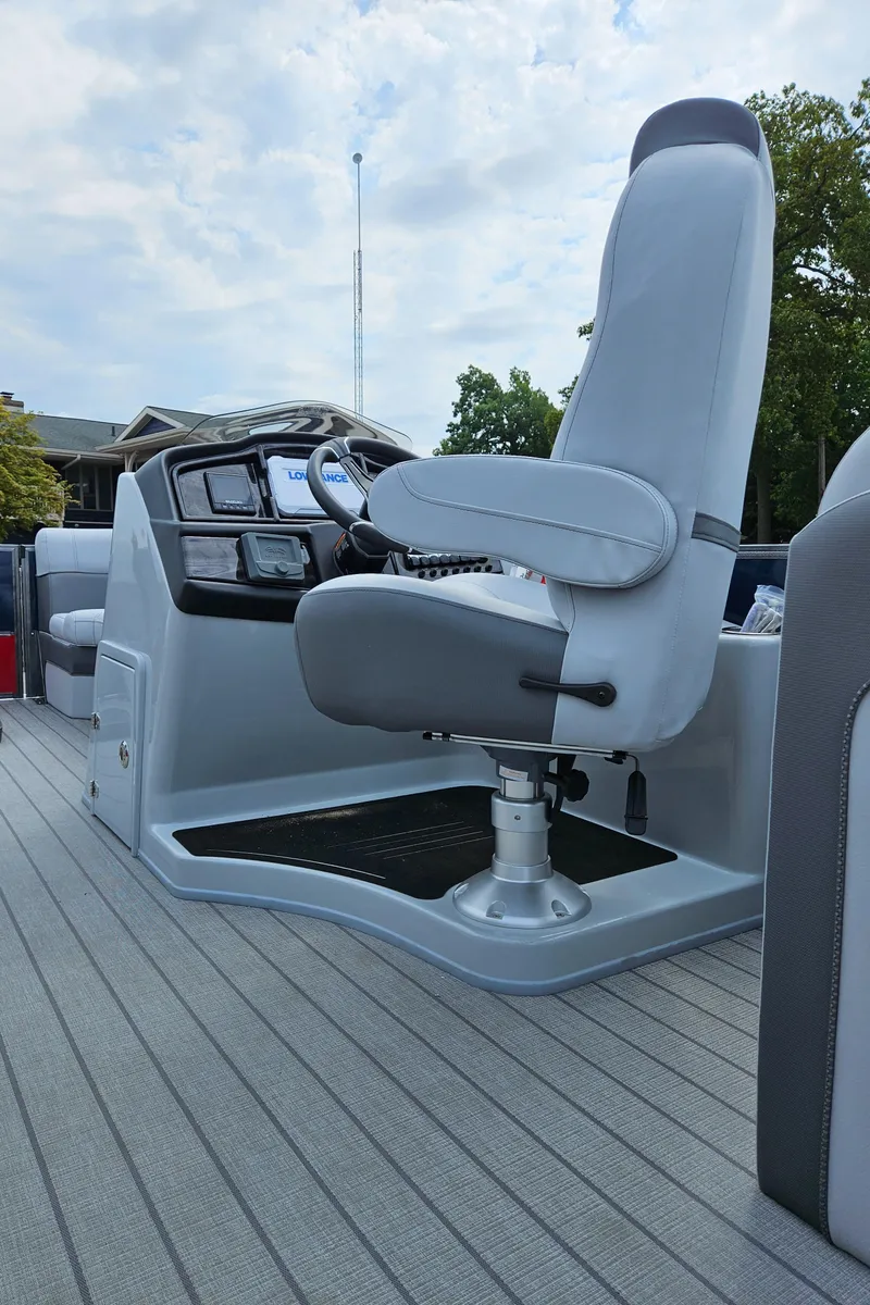 Slide: The Image of 2024 Bentley Pontoons Elite 220 Admiral captain's chair and helm station. - 16