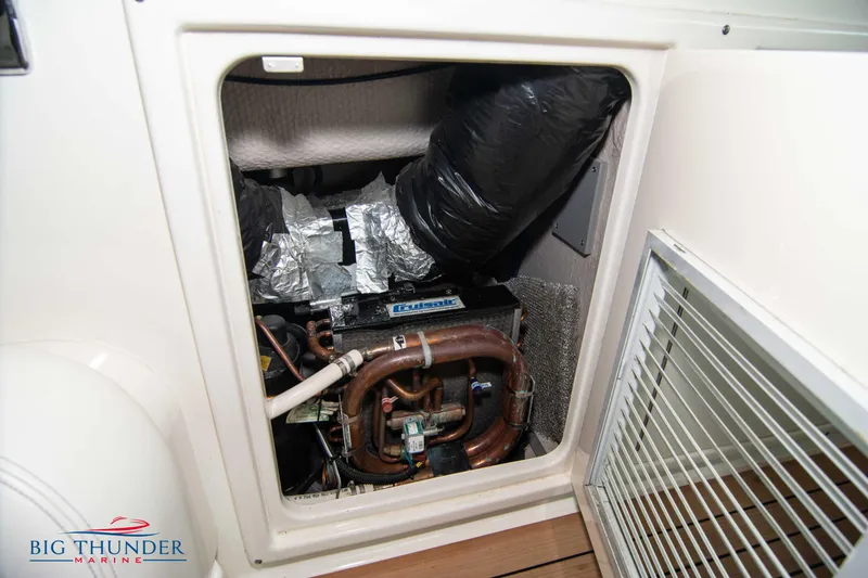 Slide: The Image of Sea Ray 540 Sundancer 2013 engine compartment with Big Thunder Marine logo. - 40