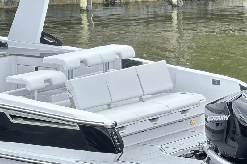 Slide: The Image of Aviara AV32 Outboard 2024 - 10