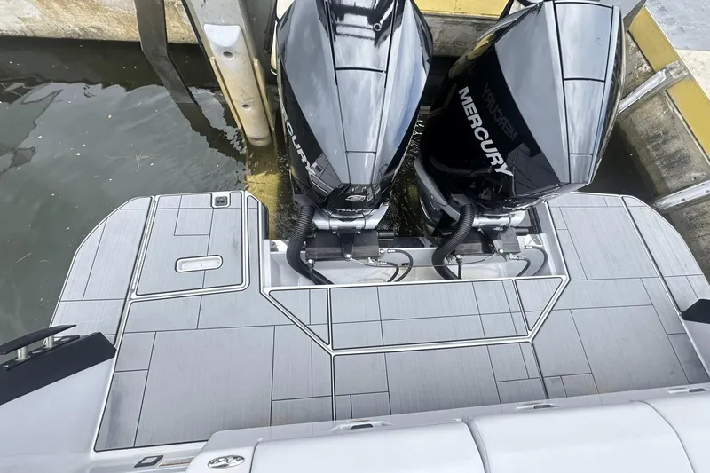 Slide: The Image of Aviara AV32 Outboard 2024 - 11