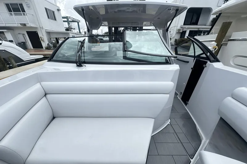 Slide: The Image of Aviara AV32 Outboard 2024 - 12