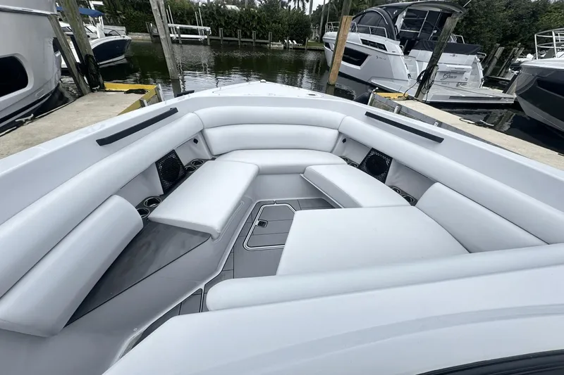 Slide: The Image of Aviara AV32 Outboard 2024 - 13