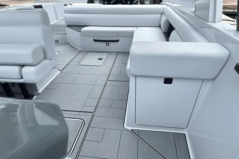 Slide: The Image of Aviara AV32 Outboard 2024 - 15