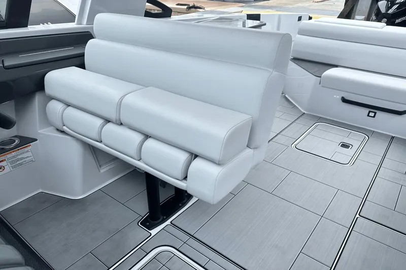 Slide: The Image of Aviara AV32 Outboard 2024 - 16