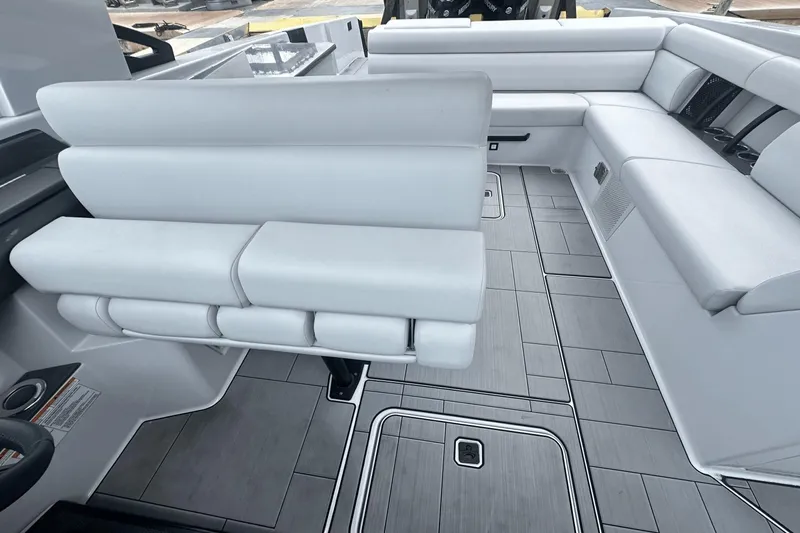 Slide: The Image of Aviara AV32 Outboard 2024 - 17