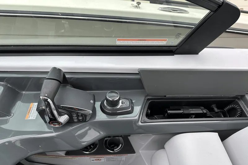 Slide: The Image of Aviara AV32 Outboard 2024 - 20