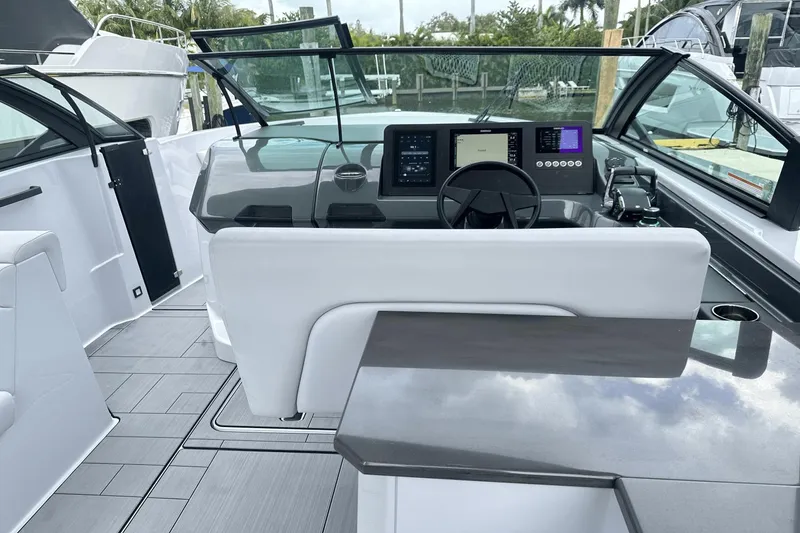 Slide: The Image of Aviara AV32 Outboard 2024 - 21