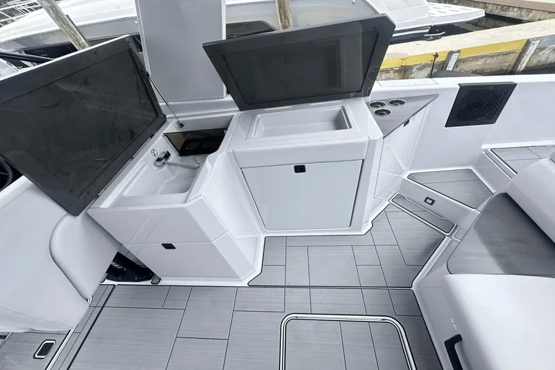 Slide: The Image of Aviara AV32 Outboard 2024 - 23