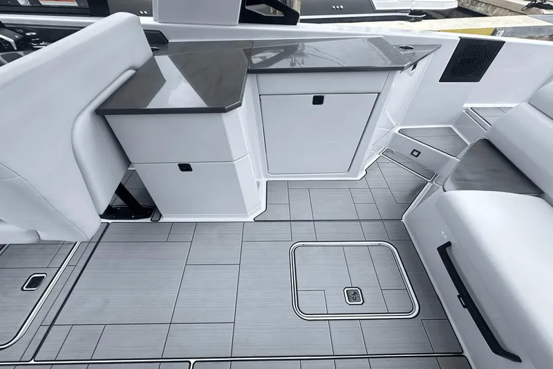 Slide: The Image of Aviara AV32 Outboard 2024 - 24