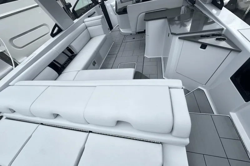 Slide: The Image of Aviara AV32 Outboard 2024 - 27