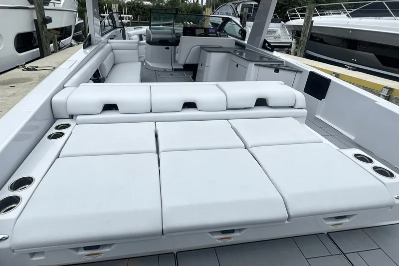 Slide: The Image of Aviara AV32 Outboard 2024 - 29