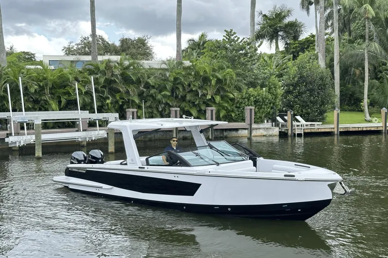 Slide: The Image of Aviara AV32 Outboard 2024 - 3