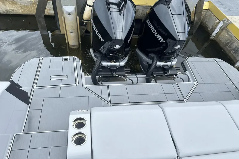 Slide: The Image of Aviara AV32 Outboard 2024 - 30