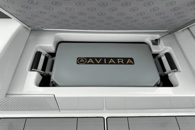 Slide: The Image of Aviara AV32 Outboard 2024 - 32