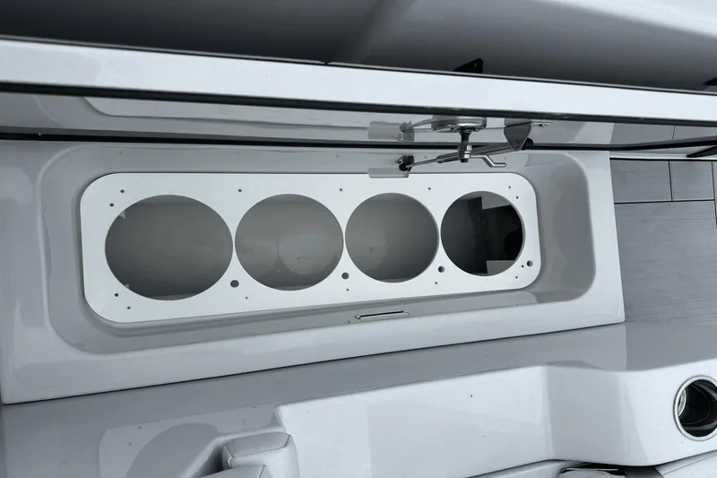 Slide: The Image of Aviara AV32 Outboard 2024 - 33