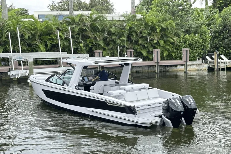 Slide: The Image of Aviara AV32 Outboard 2024 - 4