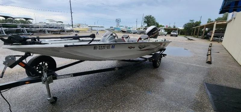 Slide: The Image of 2022 G3 Sportsman 1710 boat on trailer in parking lot. - 13