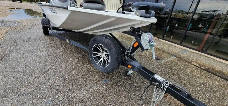 Slide: The Image of 2022 G3 Sportsman 1710 boat on trailer, parked on wet pavement. - 35