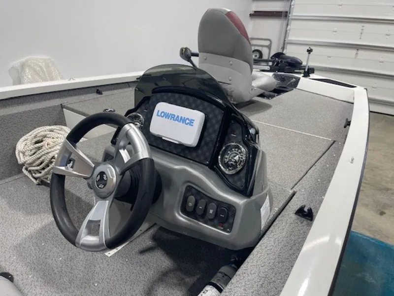 Slide: The Image of 2022 G3 Sportsman 1710 boat interior with Lowrance navigation system. - 8
