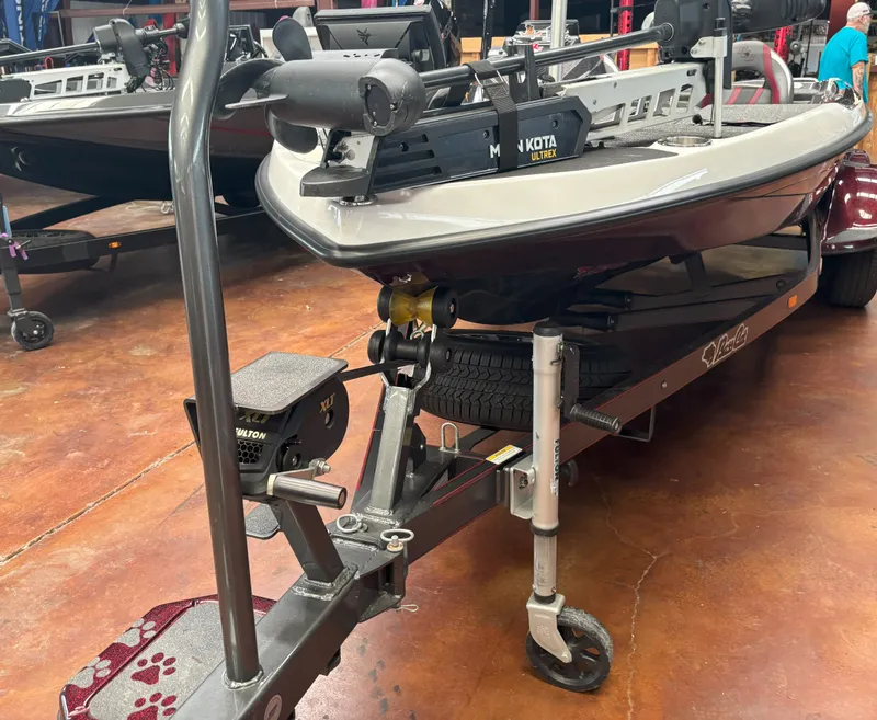 Slide: The Image of Bass Cat COUGAR FTD 203 HYBRID 2024 - 16