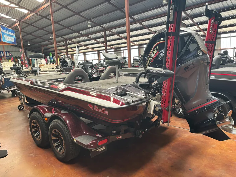 Slide: The Image of Bass Cat COUGAR FTD 203 HYBRID 2024 - 18