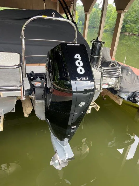 Slide: The Image of 2023 Harris FloteBote 250 Grand Mariner with Mercury 400 V10 engine in dock. - 22